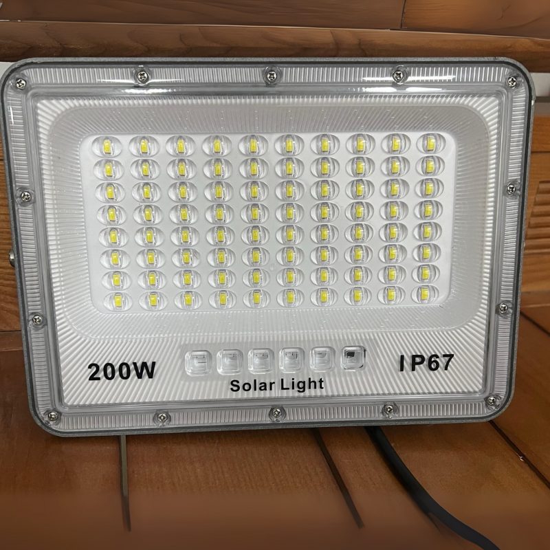 Đèn pha mắt ngọc D200W3 năng lượng mặt trời 200W