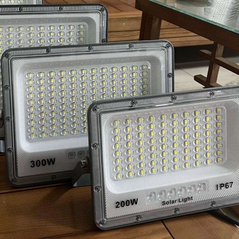 Đèn pha mắt ngọc D200W3 năng lượng mặt trời 200W