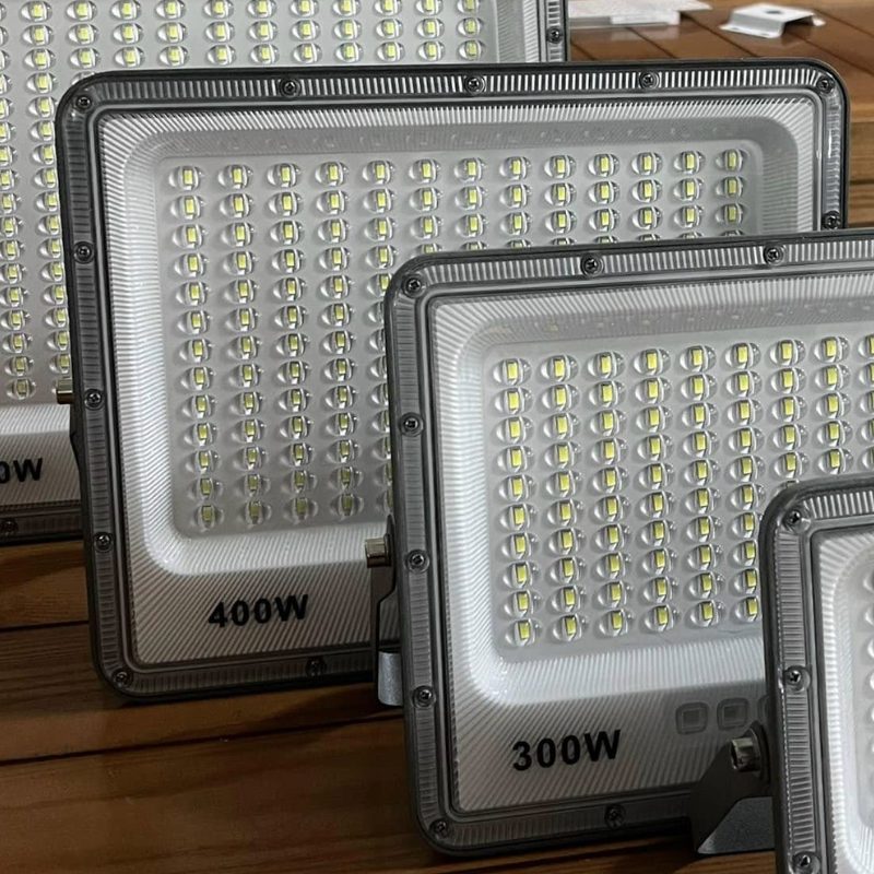 Đèn pha mắt ngọc D400W1 năng lượng mặt trời 400W