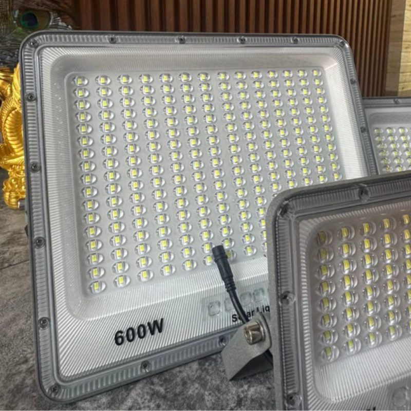Đèn pha mắt ngọc D600W1 năng lượng mặt trời 600W