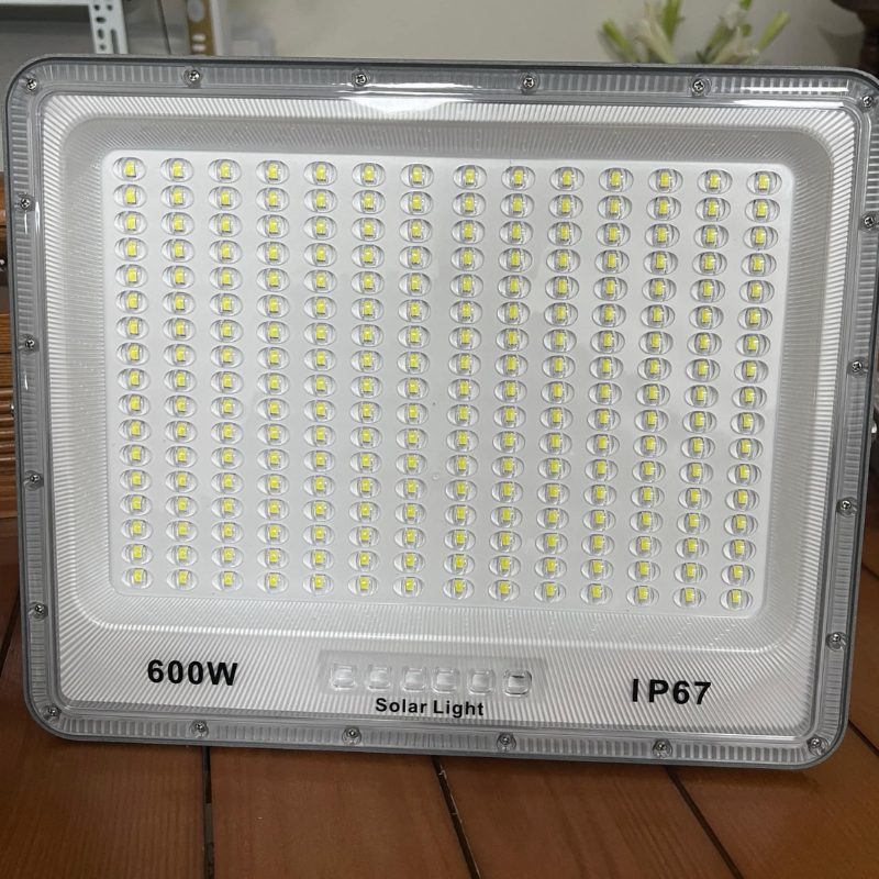 Đèn pha mắt ngọc D600W1 năng lượng mặt trời 600W