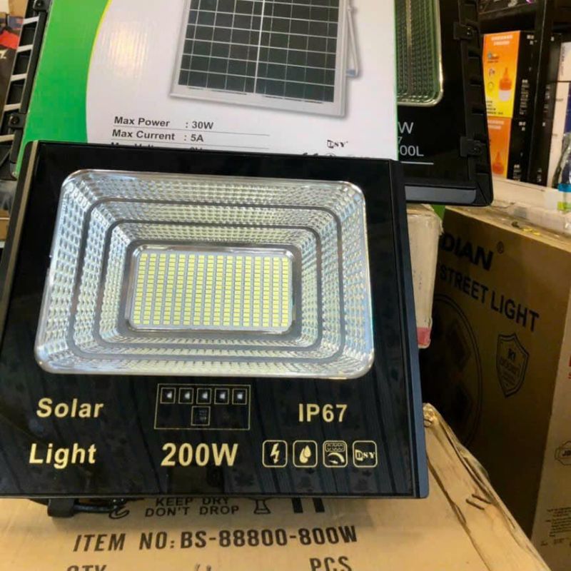 Đèn pha vuông nhôm DBS200W năng lượng mặt trời 200W
