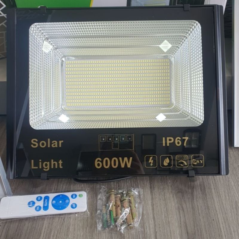 Đèn pha vuông nhôm DBS600W năng lượng mặt trời 600W