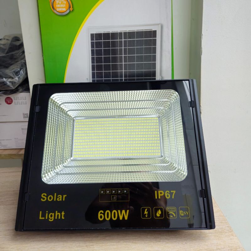 Đèn pha vuông nhôm DBS600W năng lượng mặt trời 600W